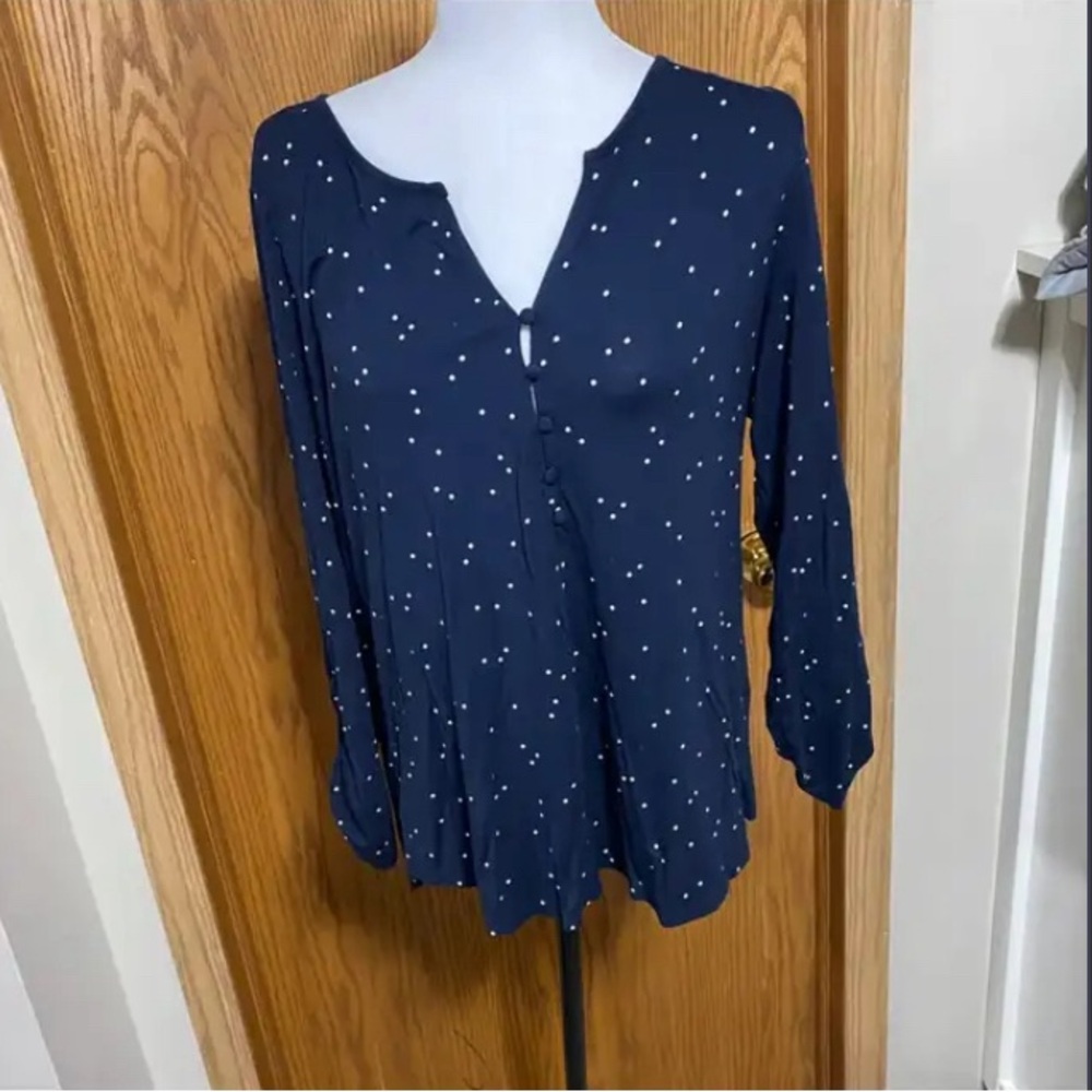 Blue & white polka dot shirt so soft